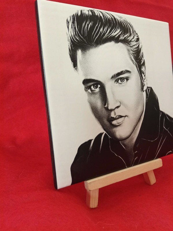 création gravure laser sur carrelage Elvis