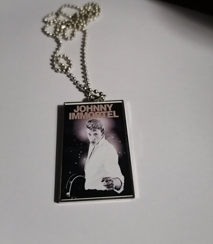 Pendentif rectangle arrondi sur chaîne johnny Hallyday
