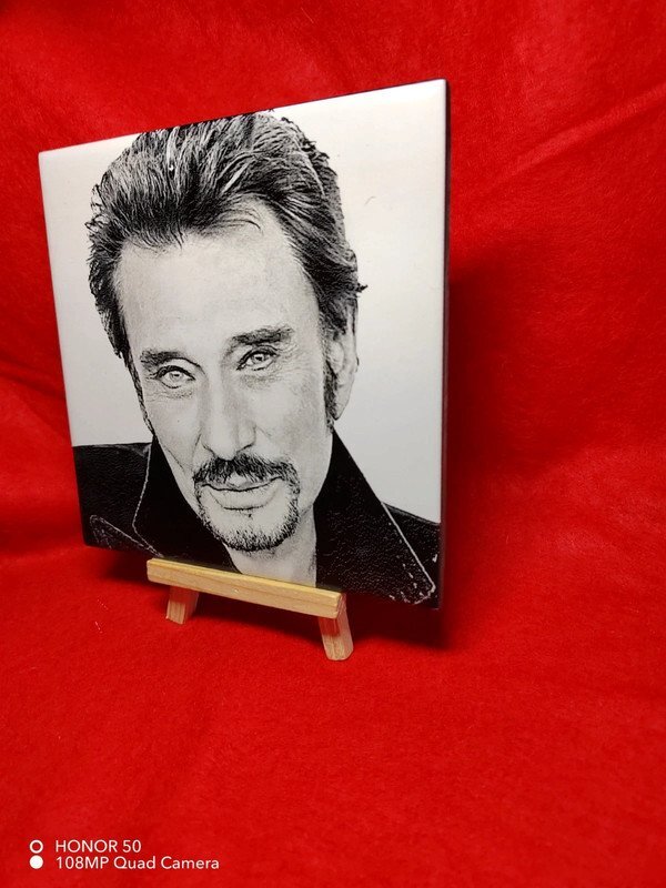 création gravure laser sur carrelage Johnny Hallyday