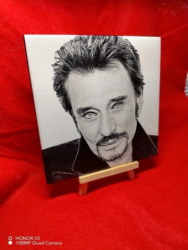 création gravure laser sur carrelage Johnny Hallyday