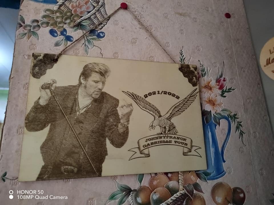 plaque en bois à suspendre portrait Johnny Franck