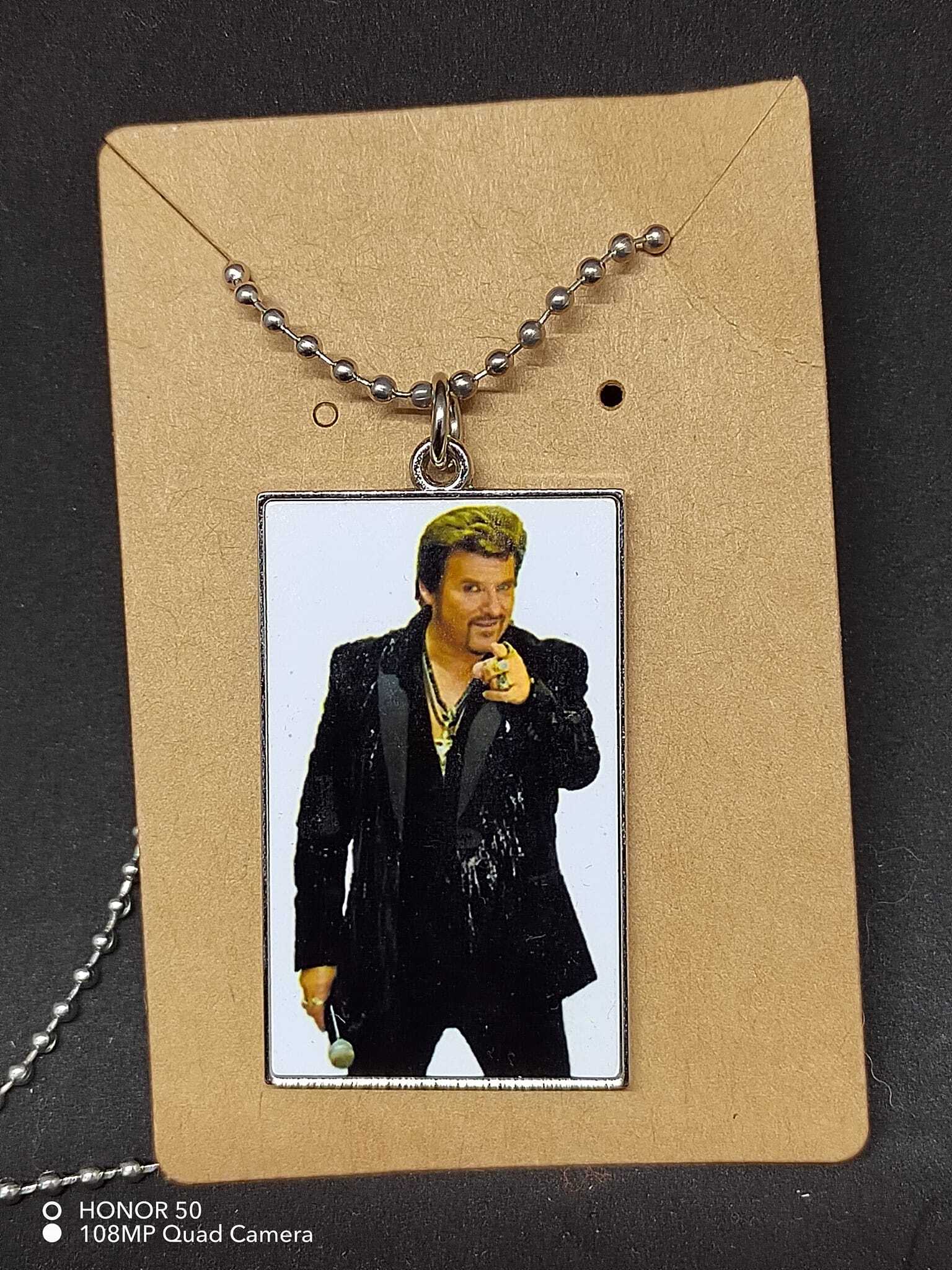Pendentif rectangle arrondi sur chaîne johnnyfranck