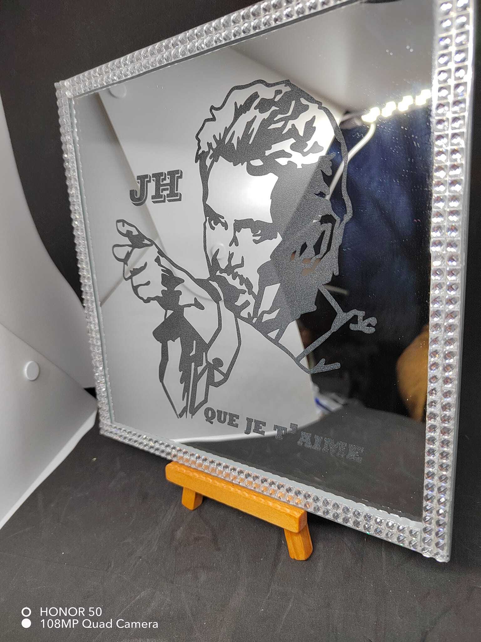 cadre décoratif  miroir et pierres scintillantes portrait johnny Hallyday