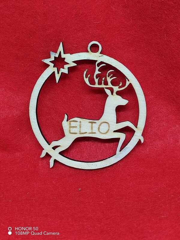 Boule de Noël en bois personnalisée avec texte et motif découpés laser