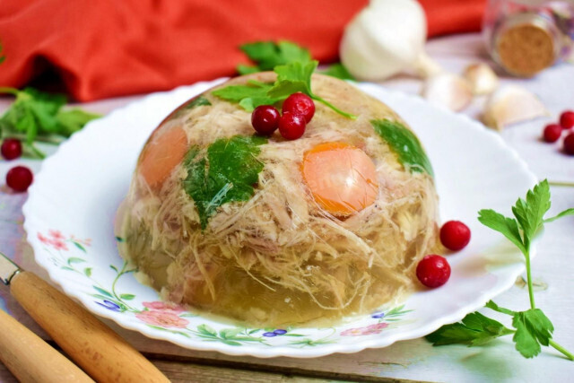 Ukrainian meat jelly (Holodez)