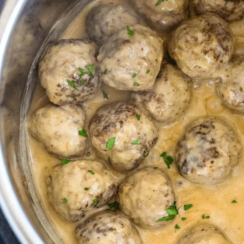 Beef Meatballs (in tomato or sour cream sauce) 7pcs