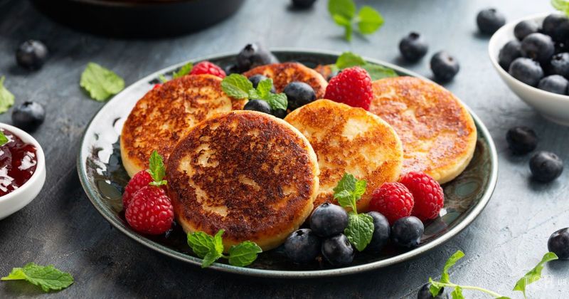 Sweet Cheese Pancake with raisin