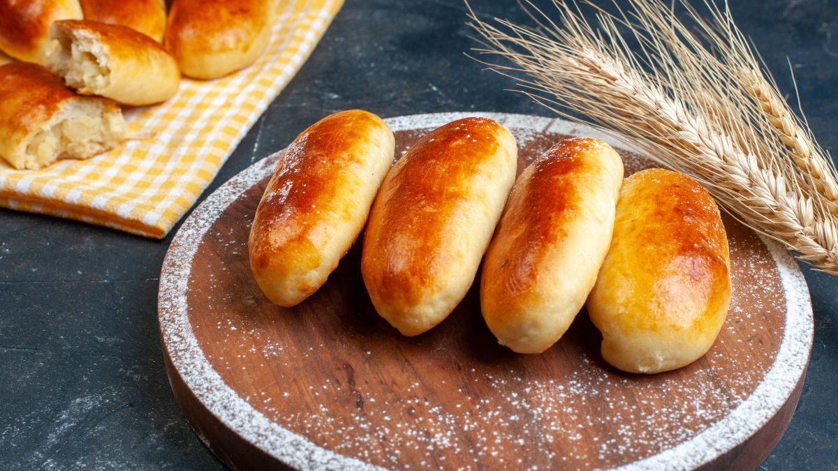 PYRIZHKY (UKRAINIAN  BUNS)/beef/pork/chicken/cabbage/jem