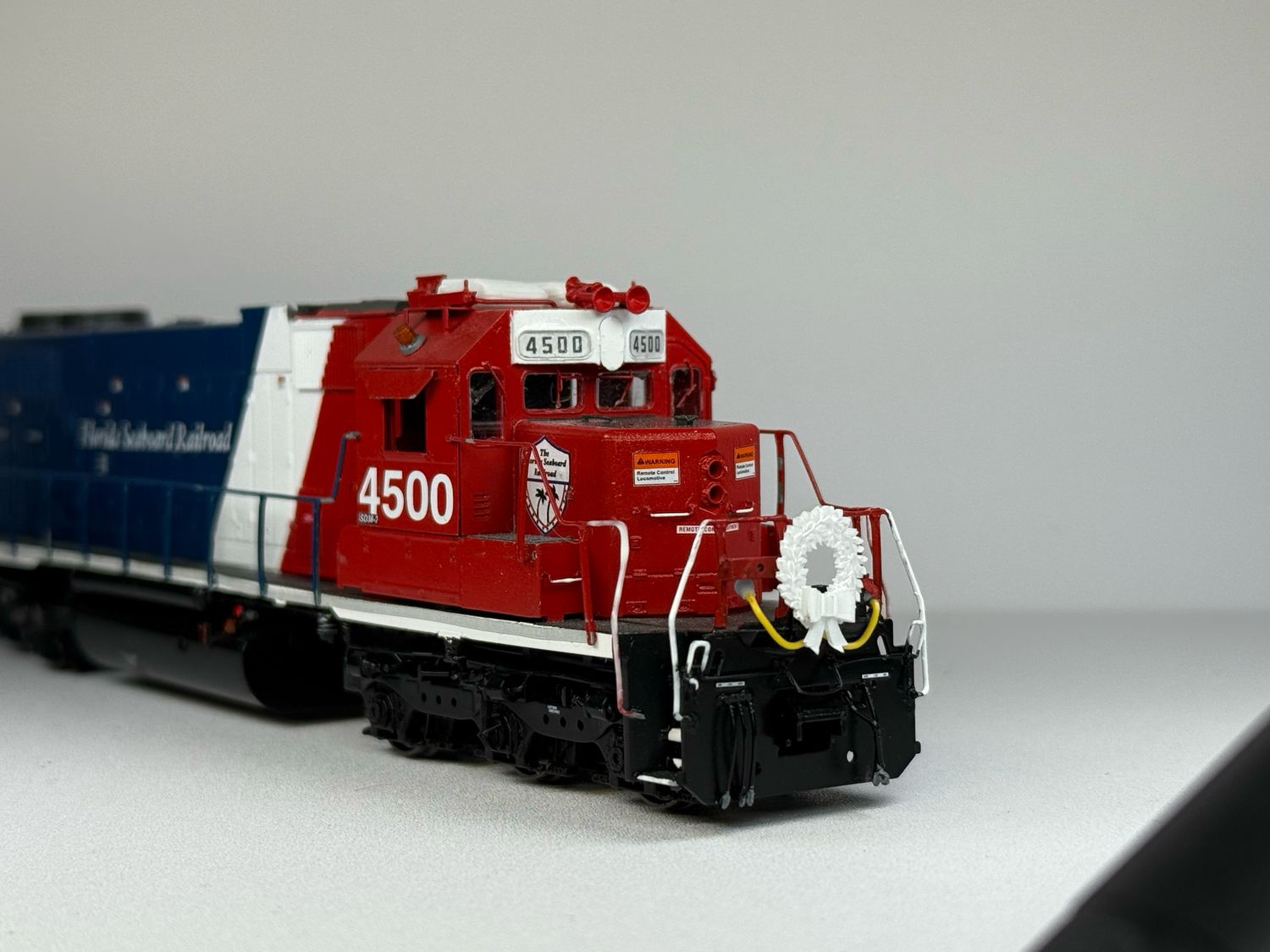 HO: Christmas Wreaths * For Locomotives *