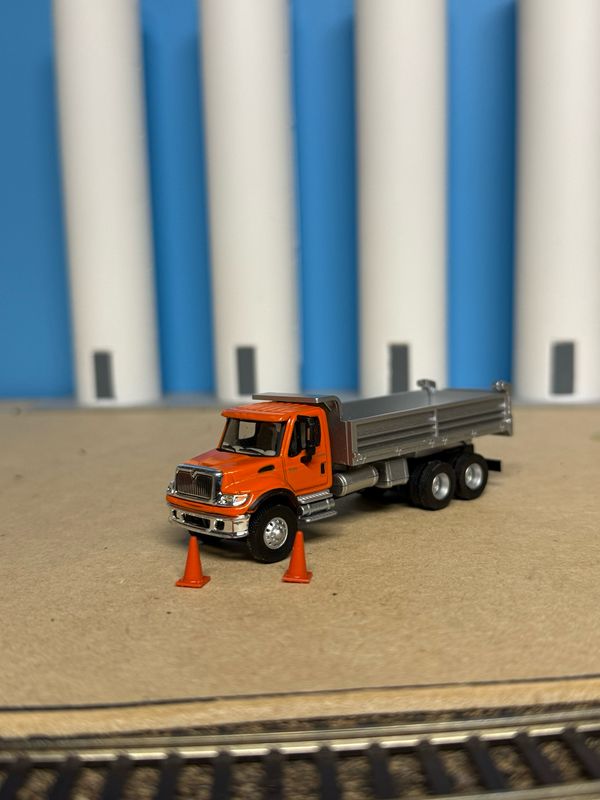 HO: Traffic Cones in Orange