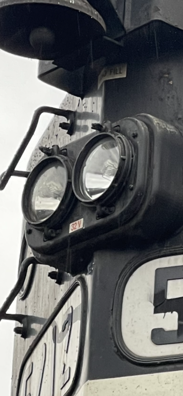 HO: Twin Beam Sealed Headlights