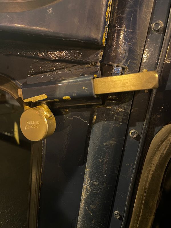 HO: Sliding cab lock