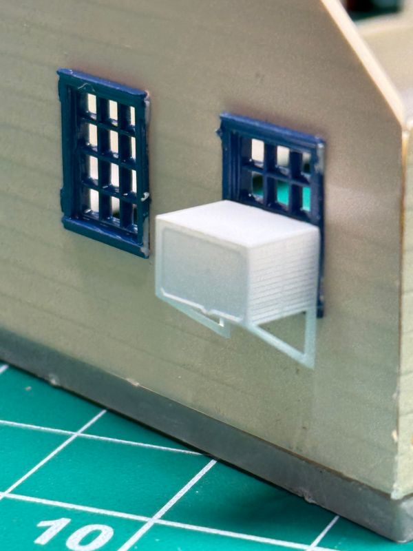 HO: Window AC Unit With Support Large