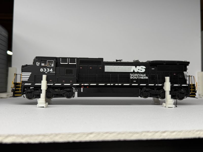 HO: Locomotive Jacks - Lifted