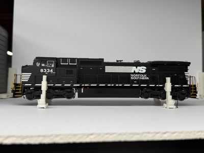 HO: Locomotive Jacks - Lifted