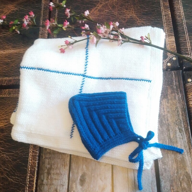 Completini: 
1 - copertina bianca con cappellino azzurro. 
2 - copertina verde con giacchina abbinata.