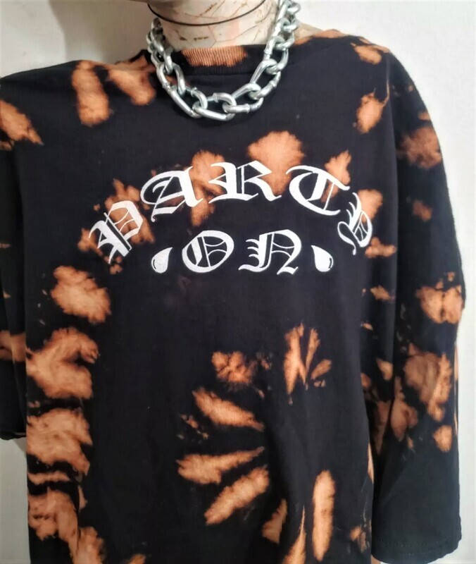 &#39;PARTY ON REMIX&#39; XXL Tee