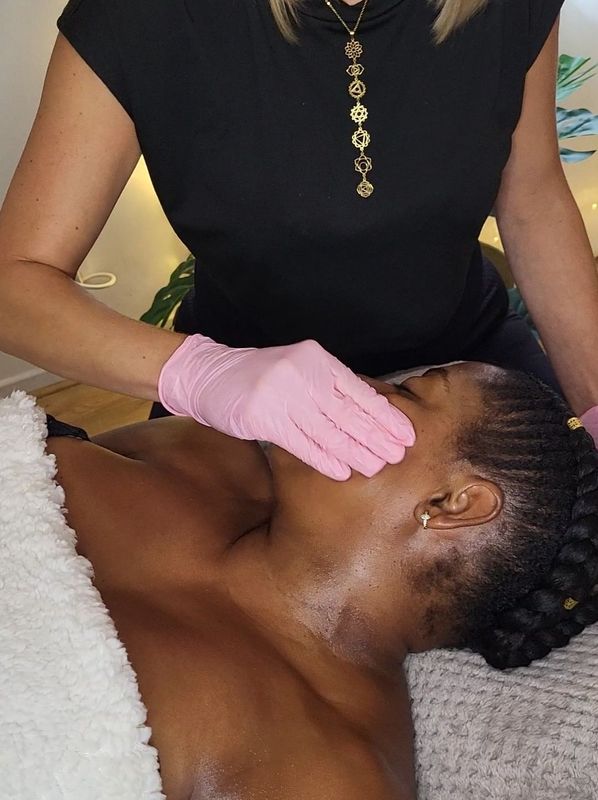 Massage intrabuccal – libération et éclat du visage ✨ 25min
