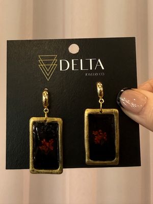 * Delta Red Pressed Flower