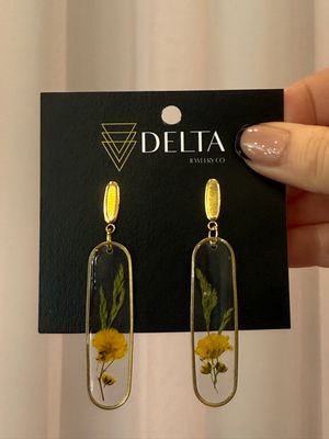 * Delta Yellow Pressed Flower Long Oval