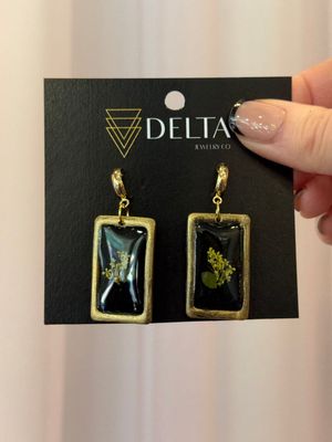 * Delta Yellow Pressed Flower Rectangle