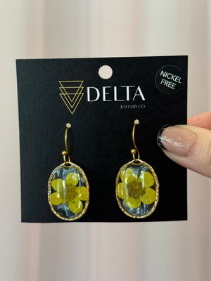 * Delta Yellow Pressed Flower Oval