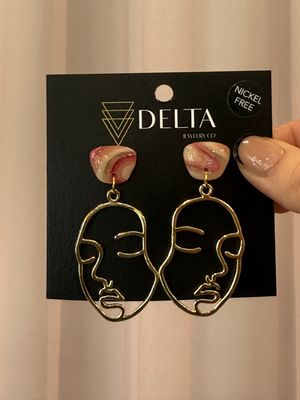 * Delta Shades Of Pink Face