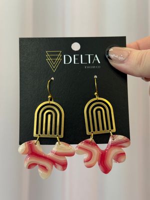 * Delta Shades Of Pink With Rainbow