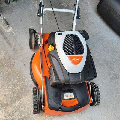 STOCK CLEARANCE RM 4 R Petrol Mulching Lawn Mower