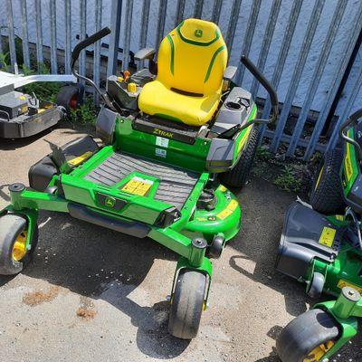 SHOP SOILED John Deere Z530M Zero Turn 42&quot; Accel Deep Deck
