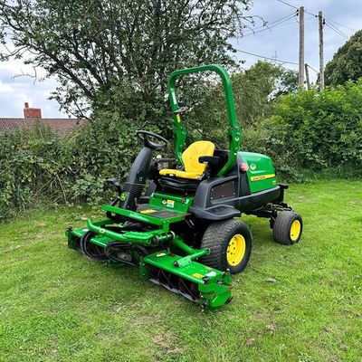 John Deere 8400 Triple Cylinder Mower-CLEARANCE John Deere 8400 Triple Cylinder Mower-CLEARANCE