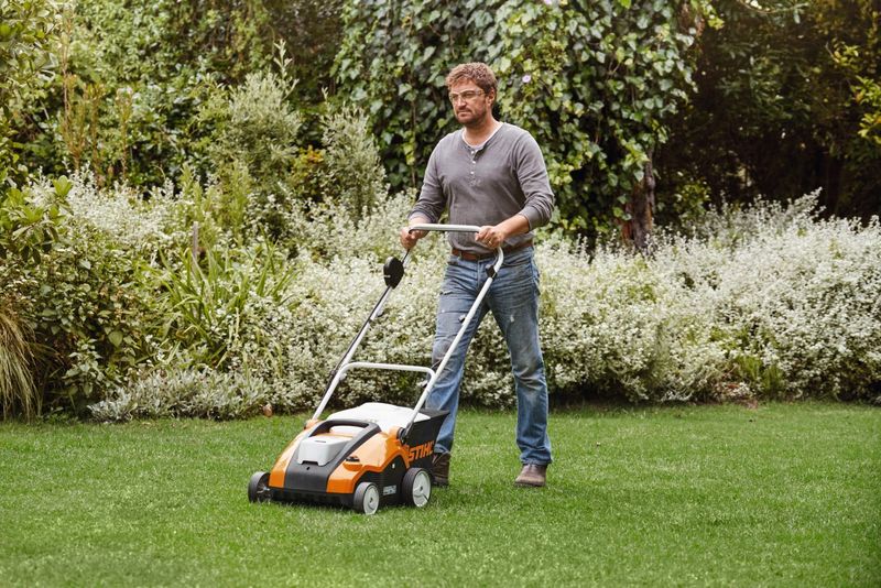STIHL RLA 240 Cordless Lawn Scarifier (Tool Only)