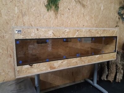 OSB3 150/50/50 voorzien van 3 beschermkappen en fittingen
