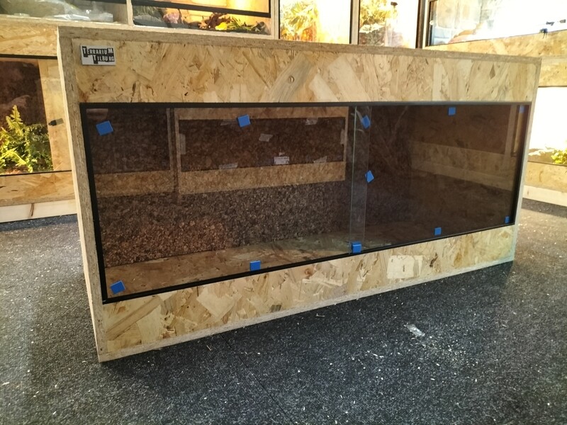 OSB3 terrarium 120/50/60 incl antikrekelkurkachterwand & Fitting