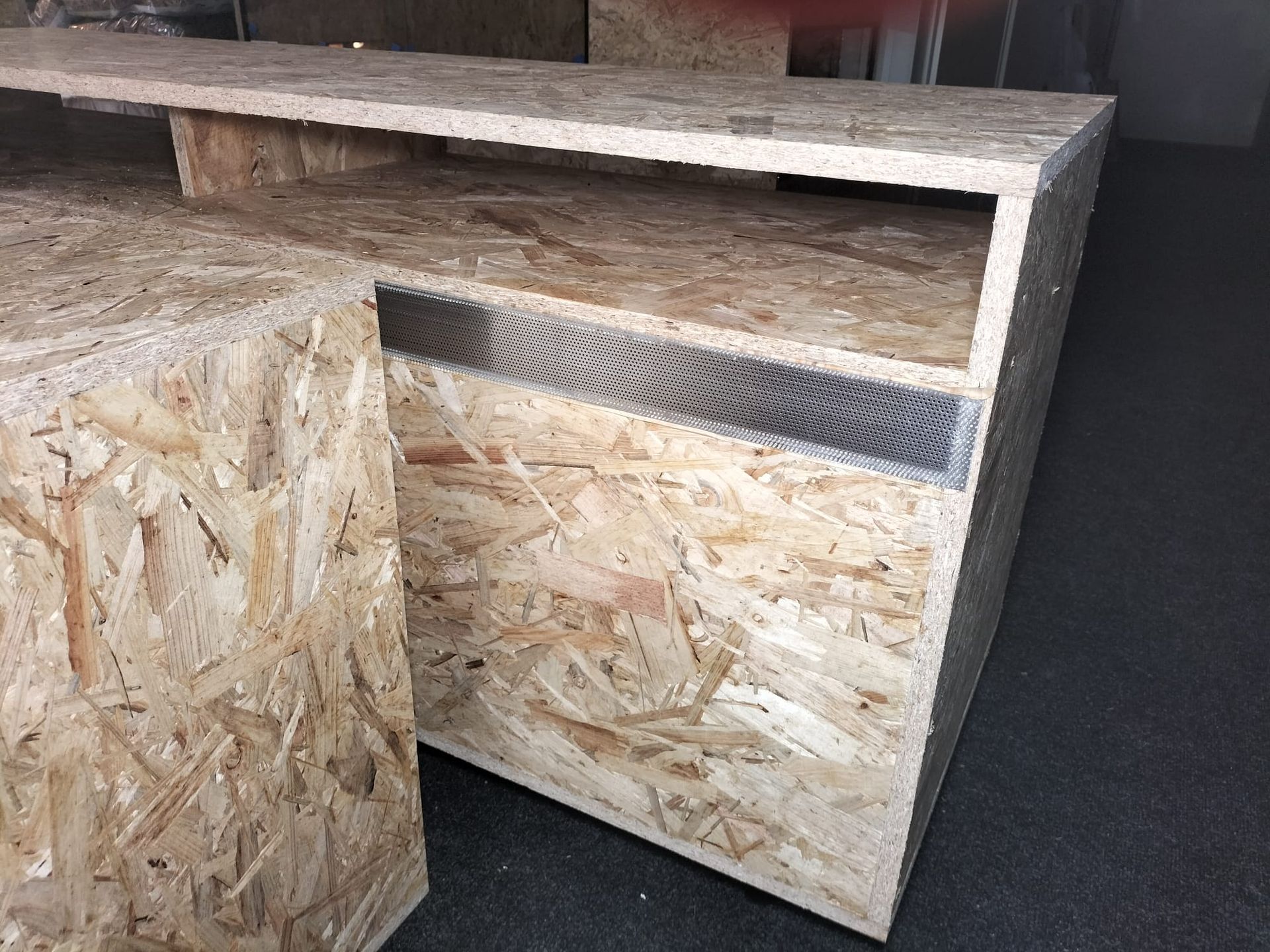 OSB3 TV meubel 160/50/60 incl 5 zwarte pootjes