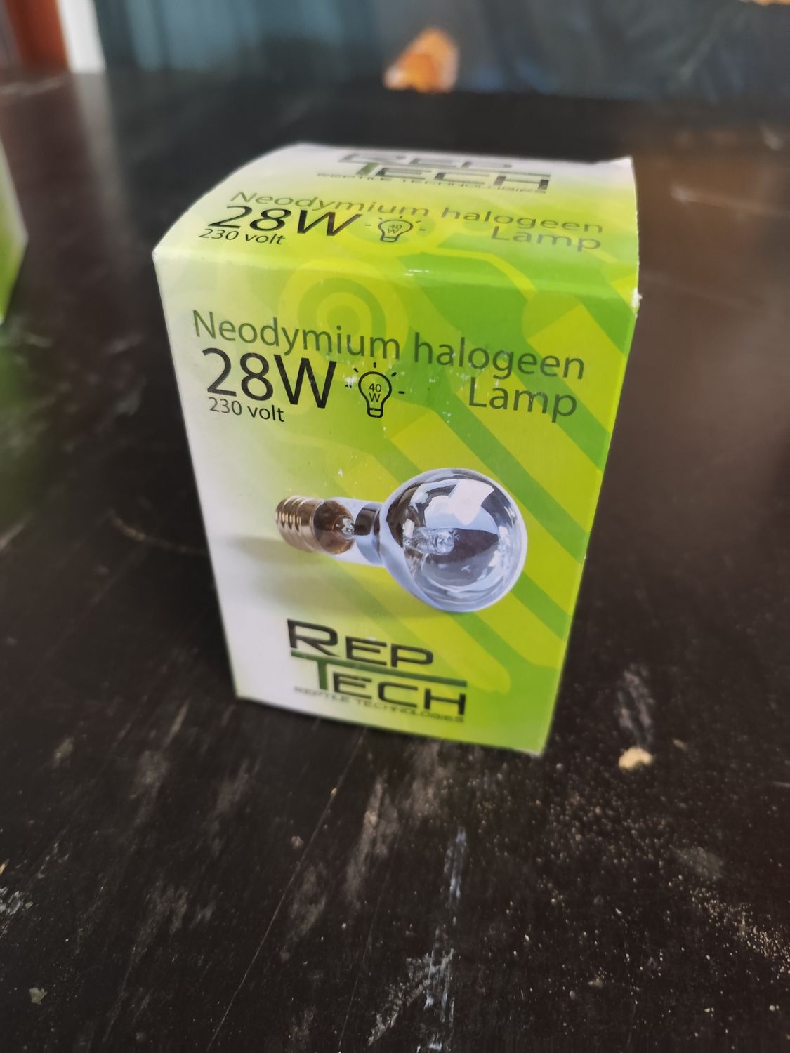 Rt neodymium halogeen lamp 28 watt