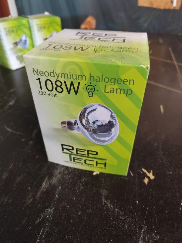 Rt neodymium halogeen lamp 108 watt