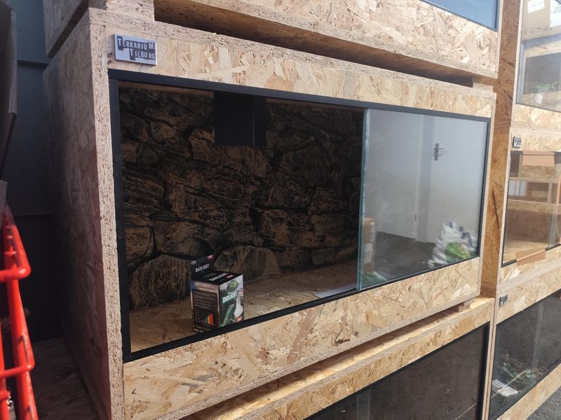 Osb3 terrarium 102/50/57,5 polyester achterwand (3)