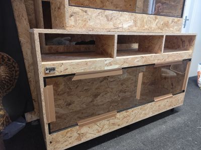 Osb3 terrarium tv meubel 140/40/85 Osb3 terrarium tv meubel 140/40/85