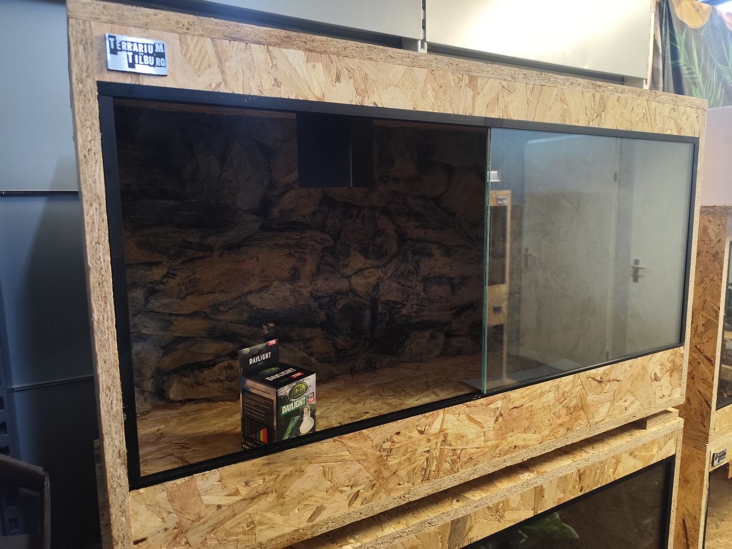 Osb3 terrarium 101/50/57,5 polyester achterwand (2) Osb3 terrarium 101/50/57,5 polyester achterwand (2)