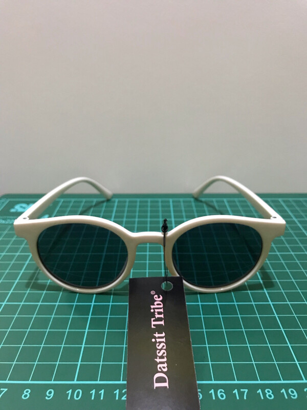 While Sunglasses | Datssit