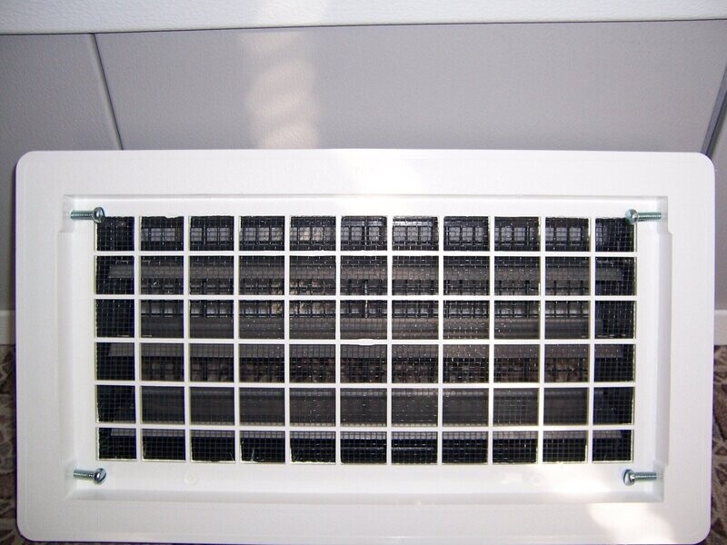 Automatic foundation vents