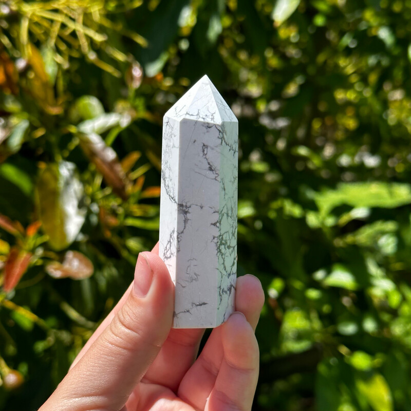 Howlite Point