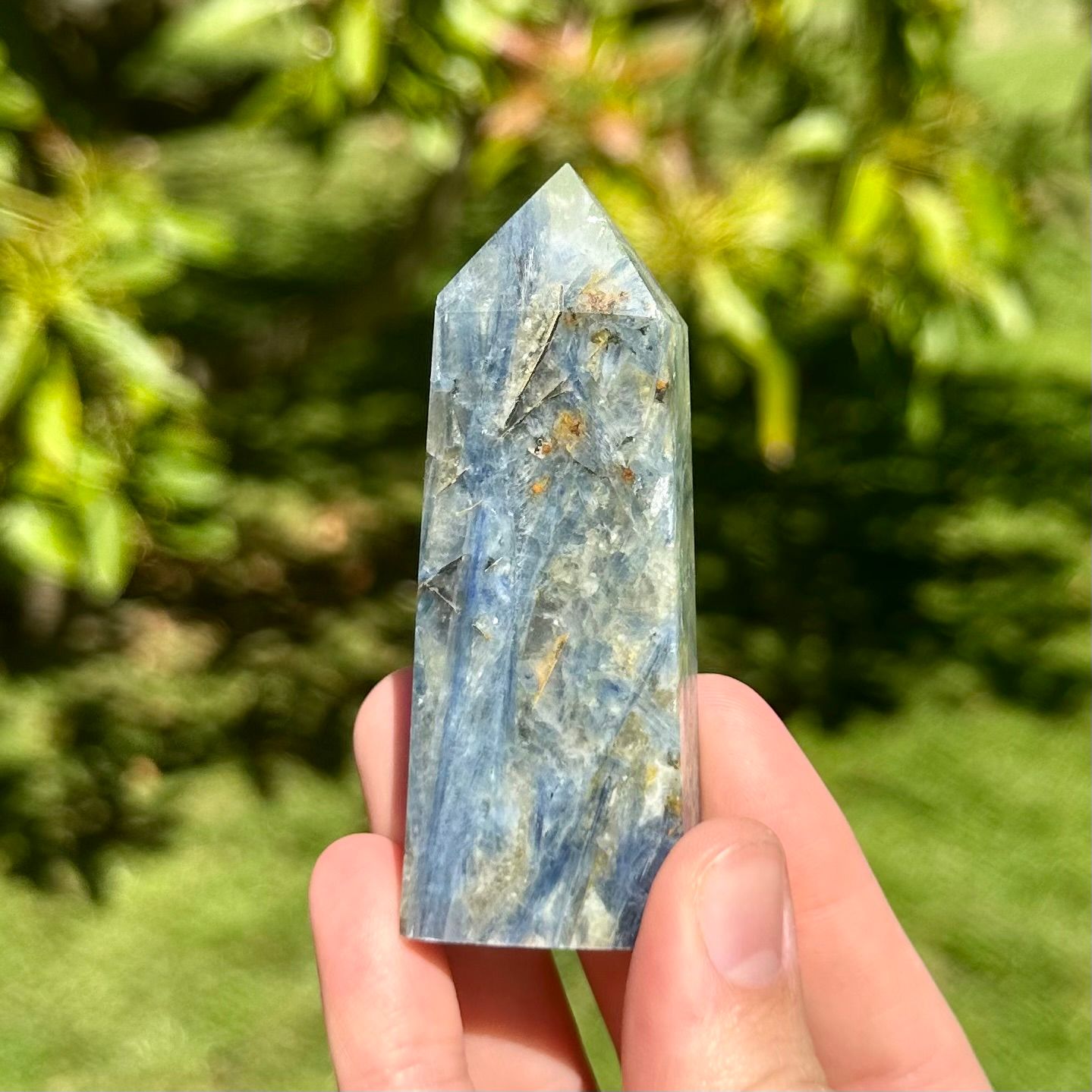 Kyanite in Quartz Point