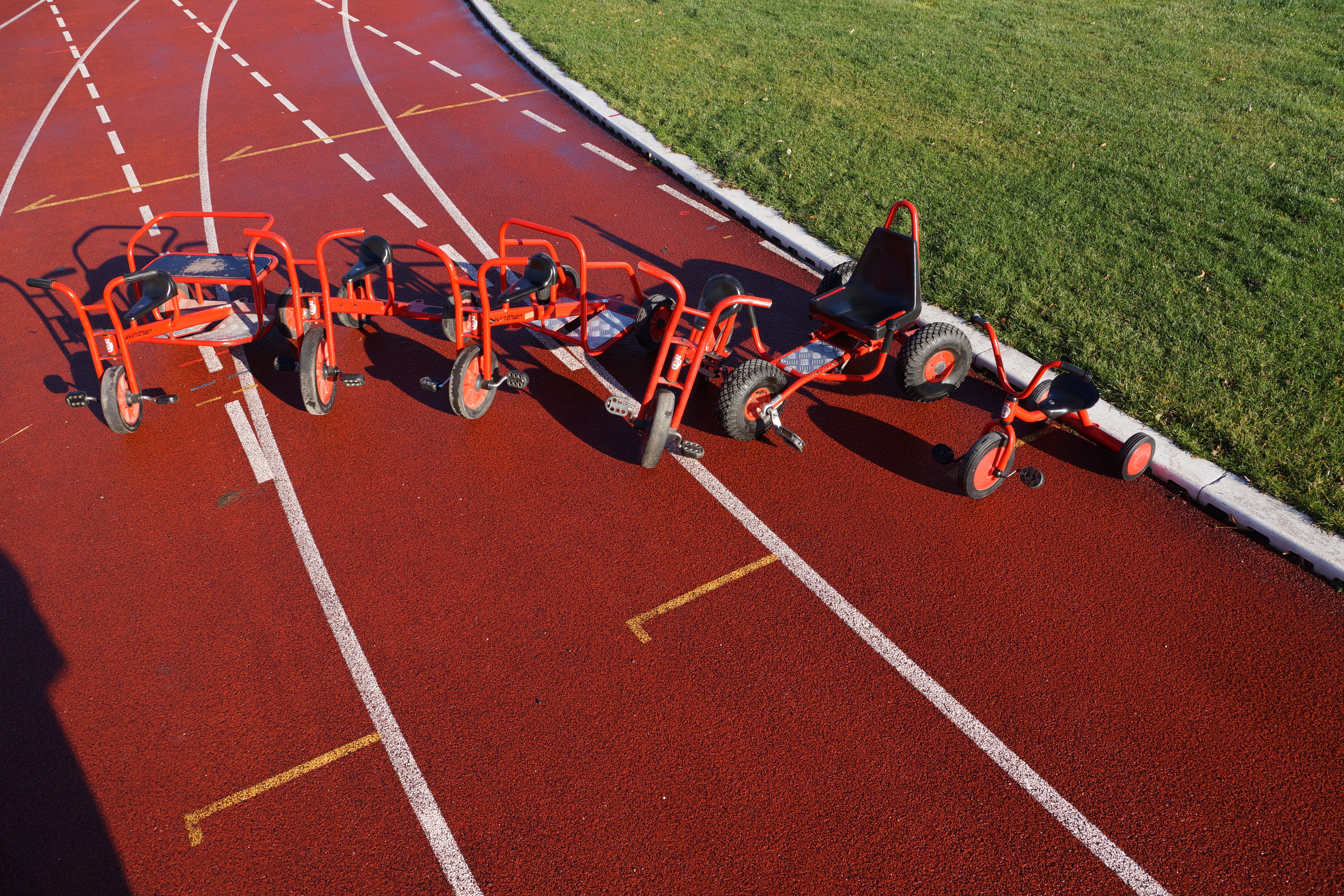 Fahrgeräte (6 Stück) Fahrgeräte (6 Stück)