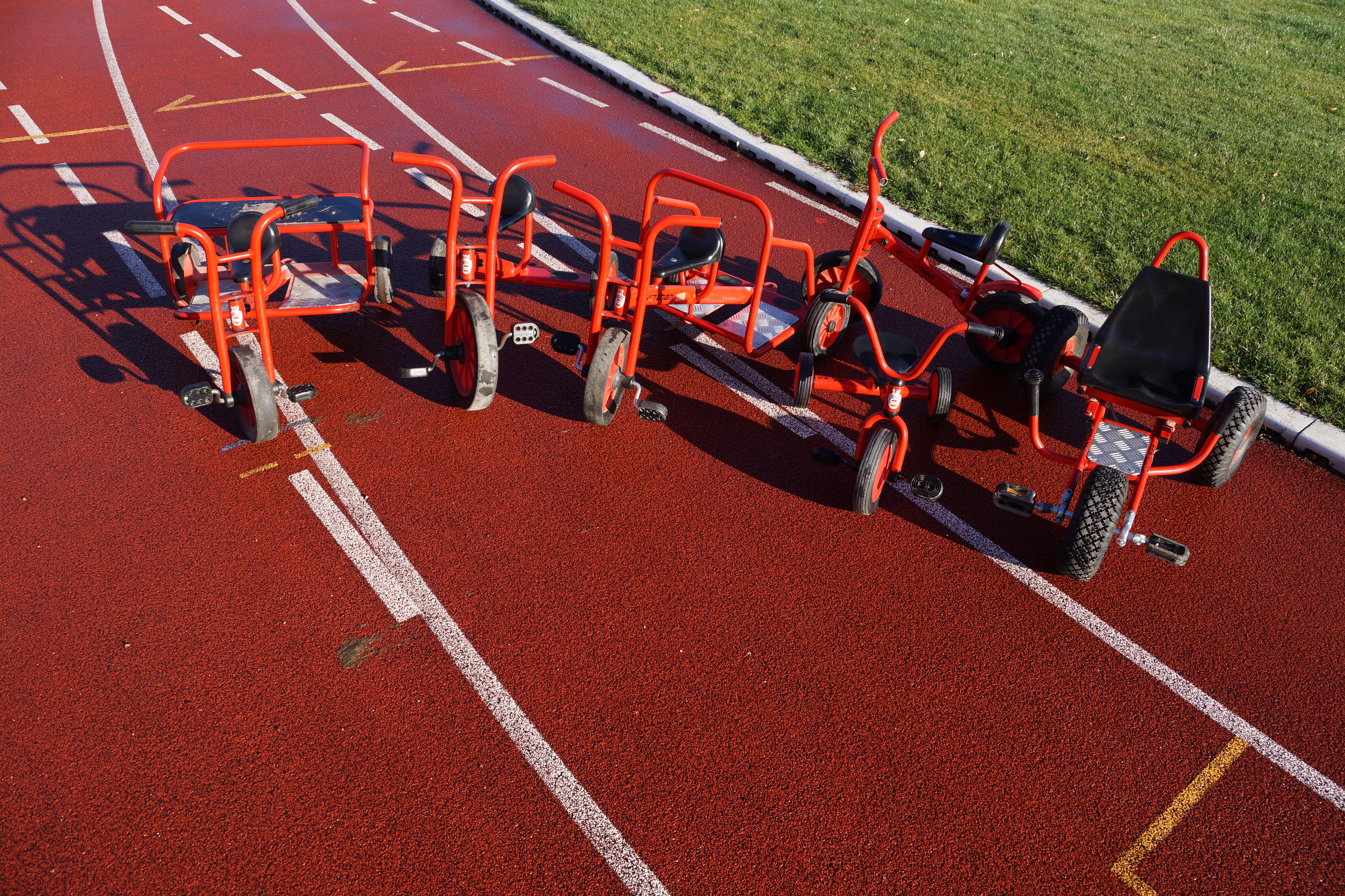 Fahrgeräte (6 Stück) Fahrgeräte (6 Stück)