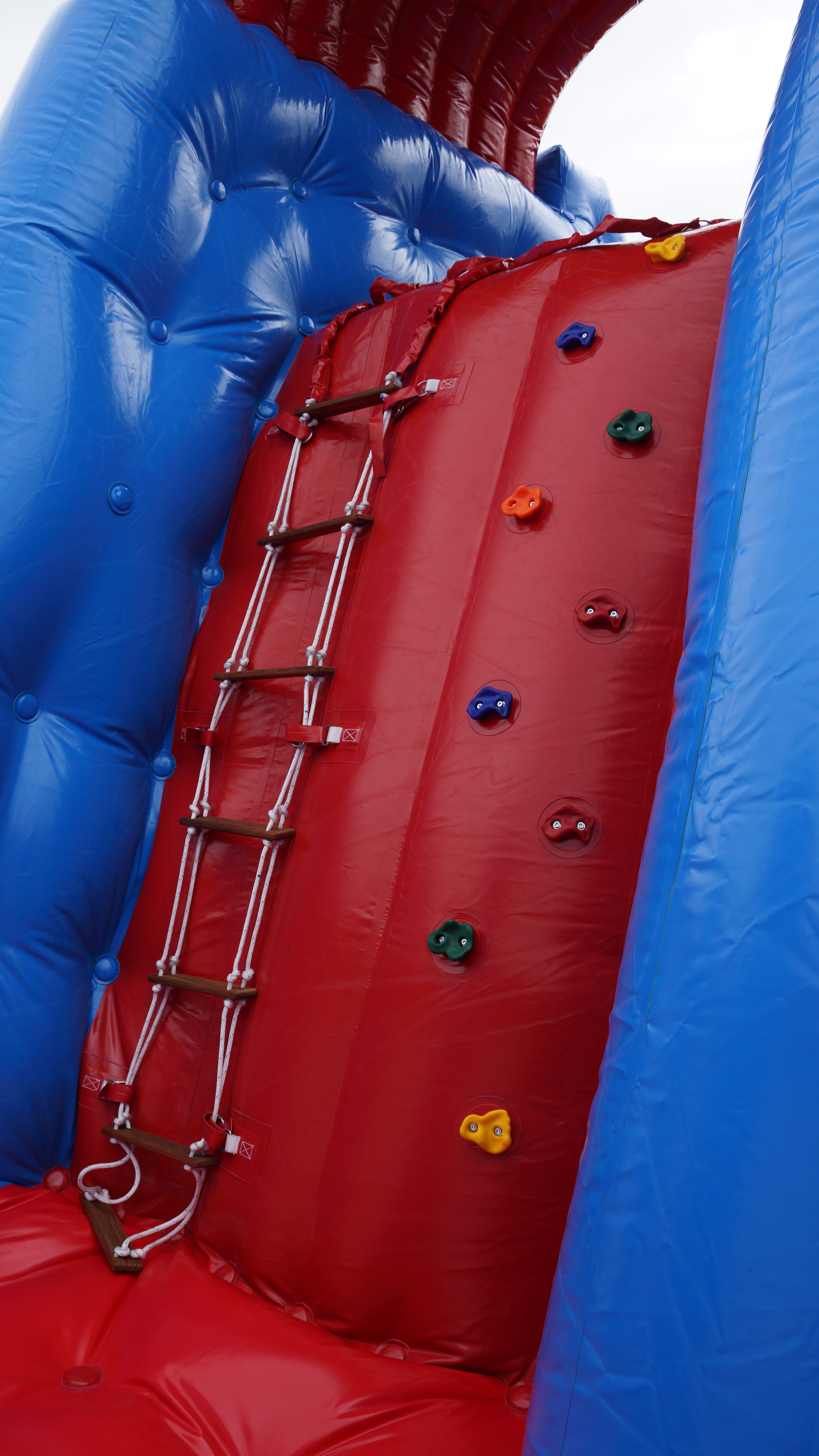 Kletterrutsche (bis 6 Stunden) Kletterrutsche (bis 6 Stunden)