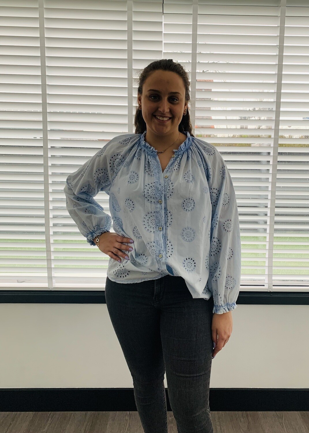 Broderie Blouse Licht-Blauw