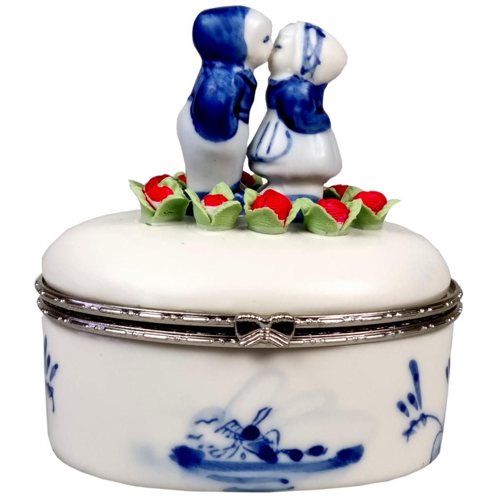 Doosje met kussend paartje