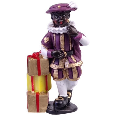 Zwarte piet staand met pakjes